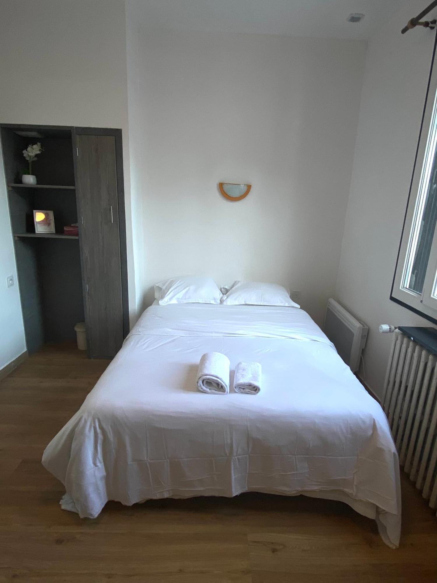 Hotel & Restaurant Isvara Breteuil Zewnętrze zdjęcie
